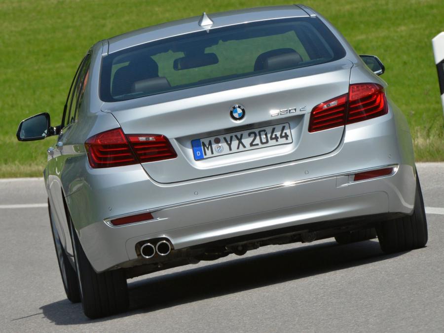  BMW 530d Sedan Luxury Line 2013 года  (фото 14 из 16)